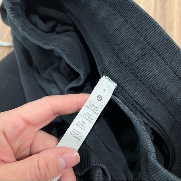 Lululemon Scuba Jogger
Black - Picture 6 of 10